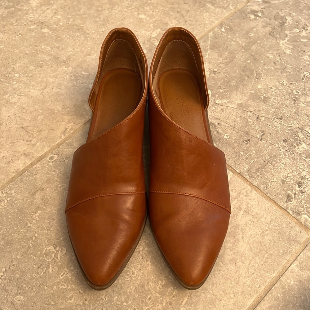 LIKE NEW Universal Thread ankle bootie with cutout